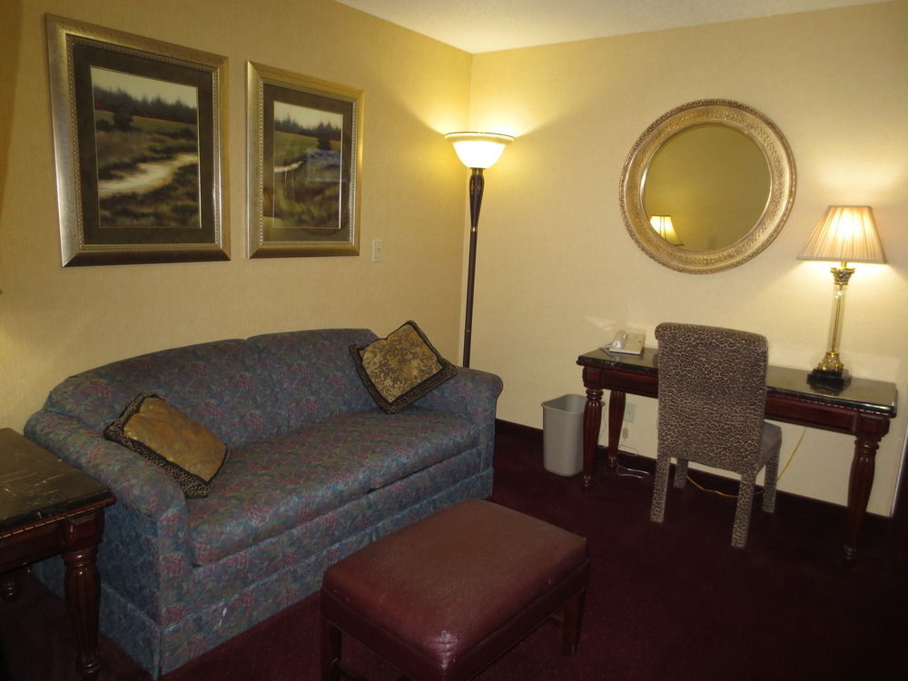 Roosevelt Inn & Suites Saratoga Springs Ballston Spa Экстерьер фото